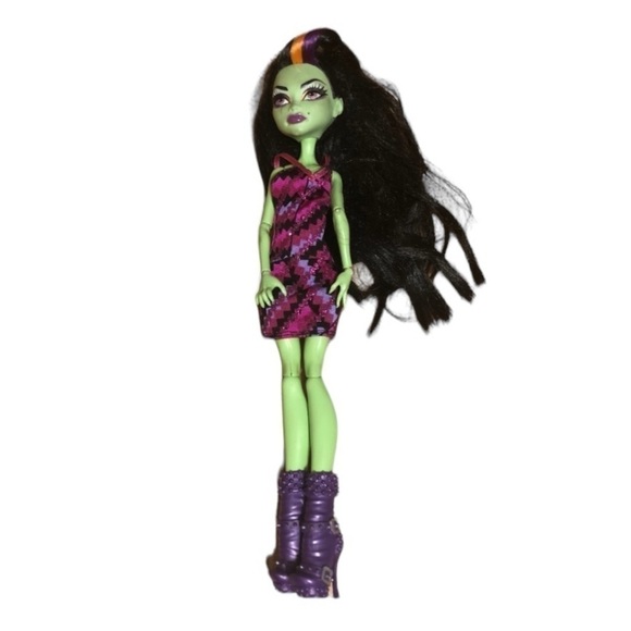 Monster High Casta Fierce Witch Doll W/ Broomstick Daughter Of Cire 2011 - Picture 1 of 9